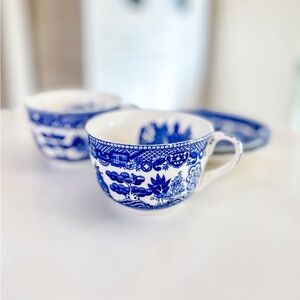Antique Blue Willow Tea Cups and Saucers 💙